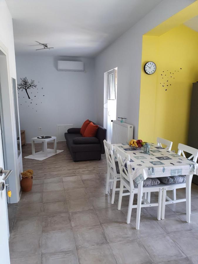 Appartement Apartman Luce à Brzac Extérieur photo