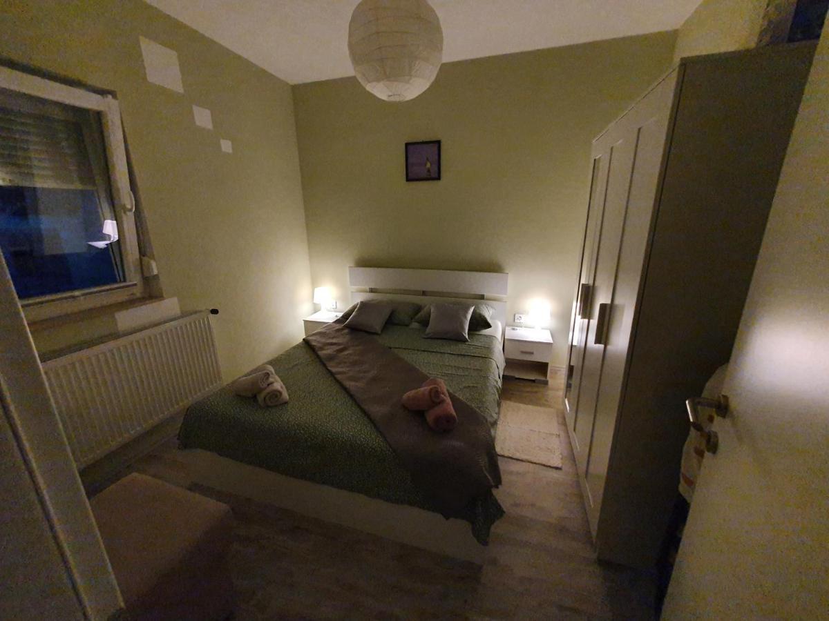 Appartement Apartman Luce à Brzac Extérieur photo